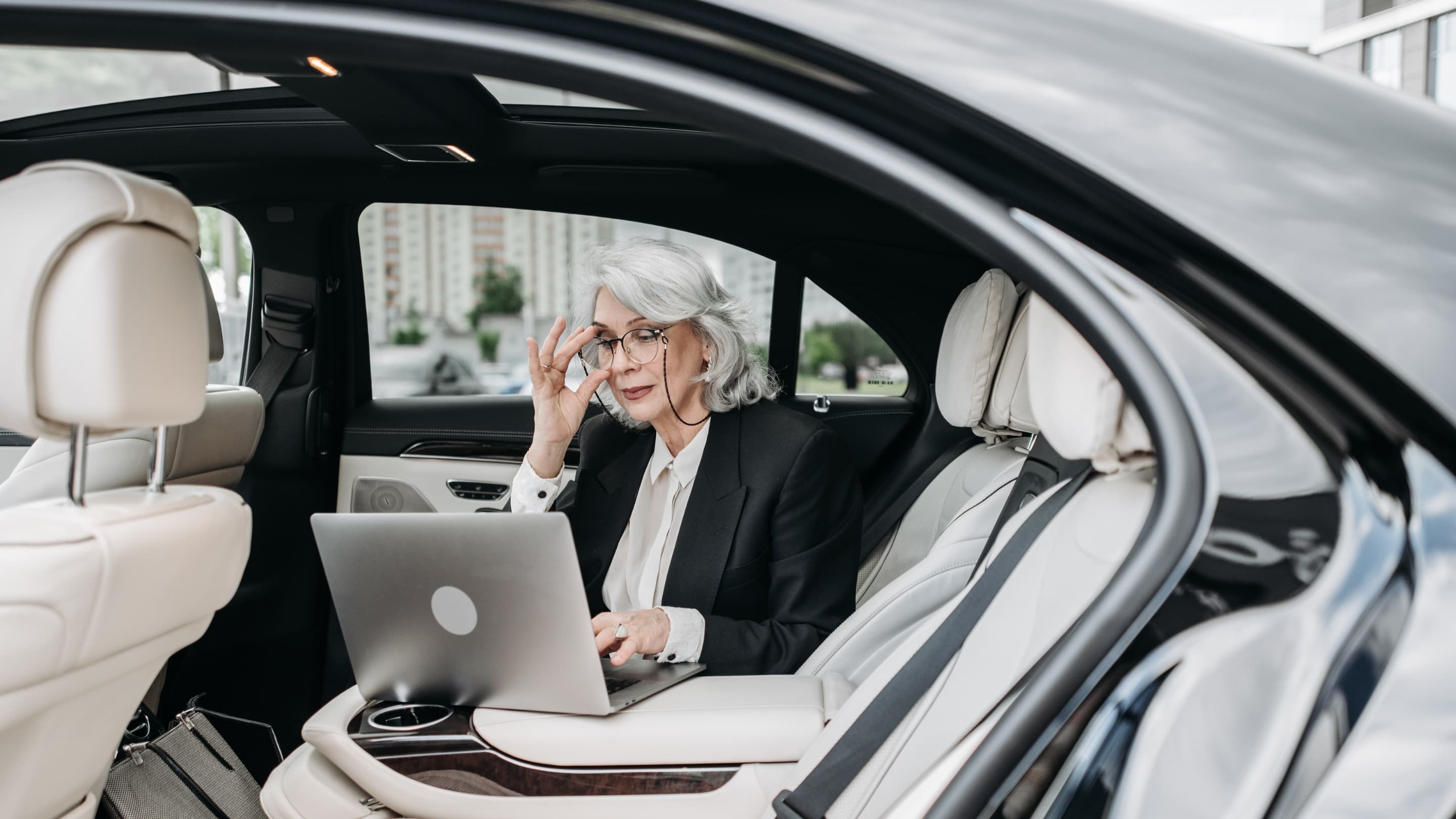 Maybach rental: VIP & Partner accompaniment service